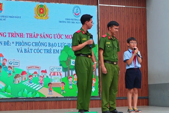 ỨNG DỤNG CÔNG NGHỆ THÔNG TIN – GIẢI PHÁP NÂNG CAO HIỆU QUẢ PHỔ BIẾN, GIÁO DỤC PHÁP LUẬT CỦA HỌC VIÊN TRONG HOẠT ĐỘNG THỰC TẾ TẠI ĐỊA BÀN CƠ SỞ