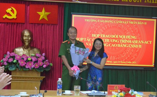 TRAO ĐỔI VỚI VĂN PHÒNG ASEAN-ACT VỀ PHÒNG, CHỐNG MUA BÁN NGƯỜI