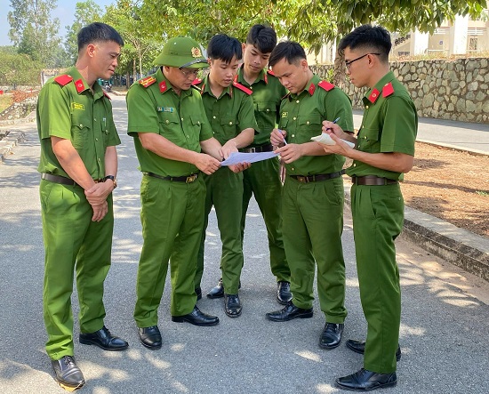 TỔ CHỨC CHO HỌC VIÊN CÁC LỚP CHUYÊN NGÀNH QUẢN LÝ HÀNH CHÍNH THỰC HÀNH MÔN HỌC