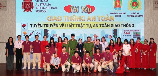 TUYÊN TRUYỀN, PHỔ BIẾN PHÁP LUẬT VỀ TRẬT TỰ, AN TOÀN GIAO THÔNG CHO HỌC SINH TRƯỜNG QUỐC TẾ VIỆT ÚC